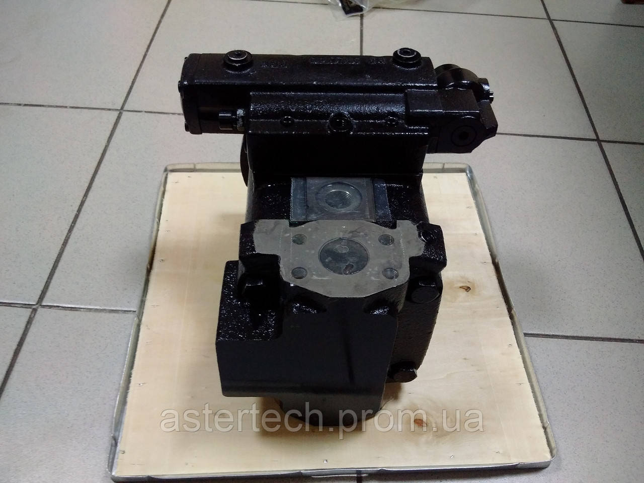 Гідравлічний насос VOE11704284 (Hydraulic pump) для Volvo L180